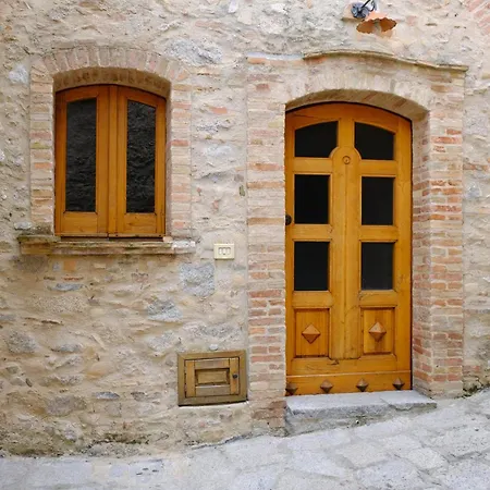 לינה וארוחת בוקר Ospitalita Diffusa Jungi Mundu