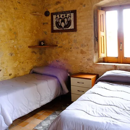 Ospitalita Diffusa Jungi Mundu לינה וארוחת בוקר Camini